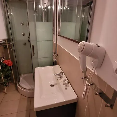 Anastasia Old 4 * بوخارست